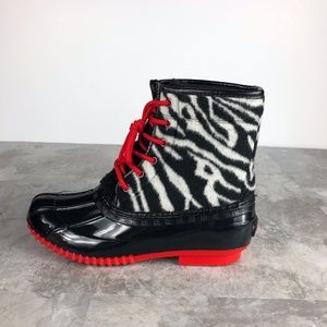 NIB SUGAR Black & White Lace-Up Duck Boots
